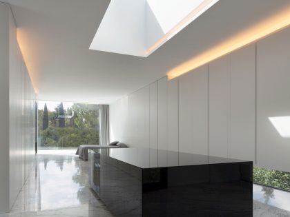 A Beautiful Contemporary House with Pool and Roof Terrace in Madrid, Spain by Fran Silvestre Arquitectos (20)