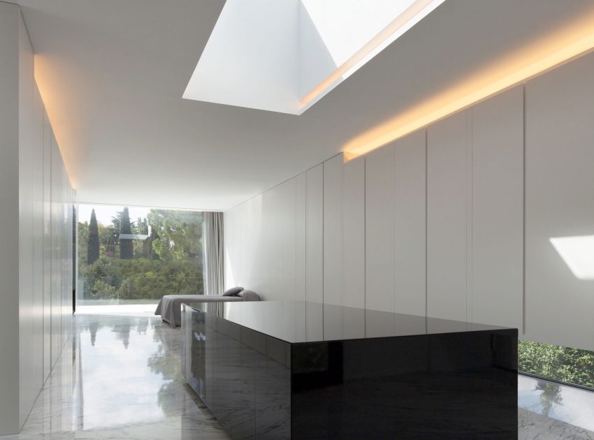 A Beautiful Contemporary House with Pool and Roof Terrace in Madrid, Spain by Fran Silvestre Arquitectos (20)