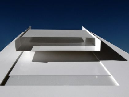 A Beautiful Contemporary House with Pool and Roof Terrace in Madrid, Spain by Fran Silvestre Arquitectos (33)