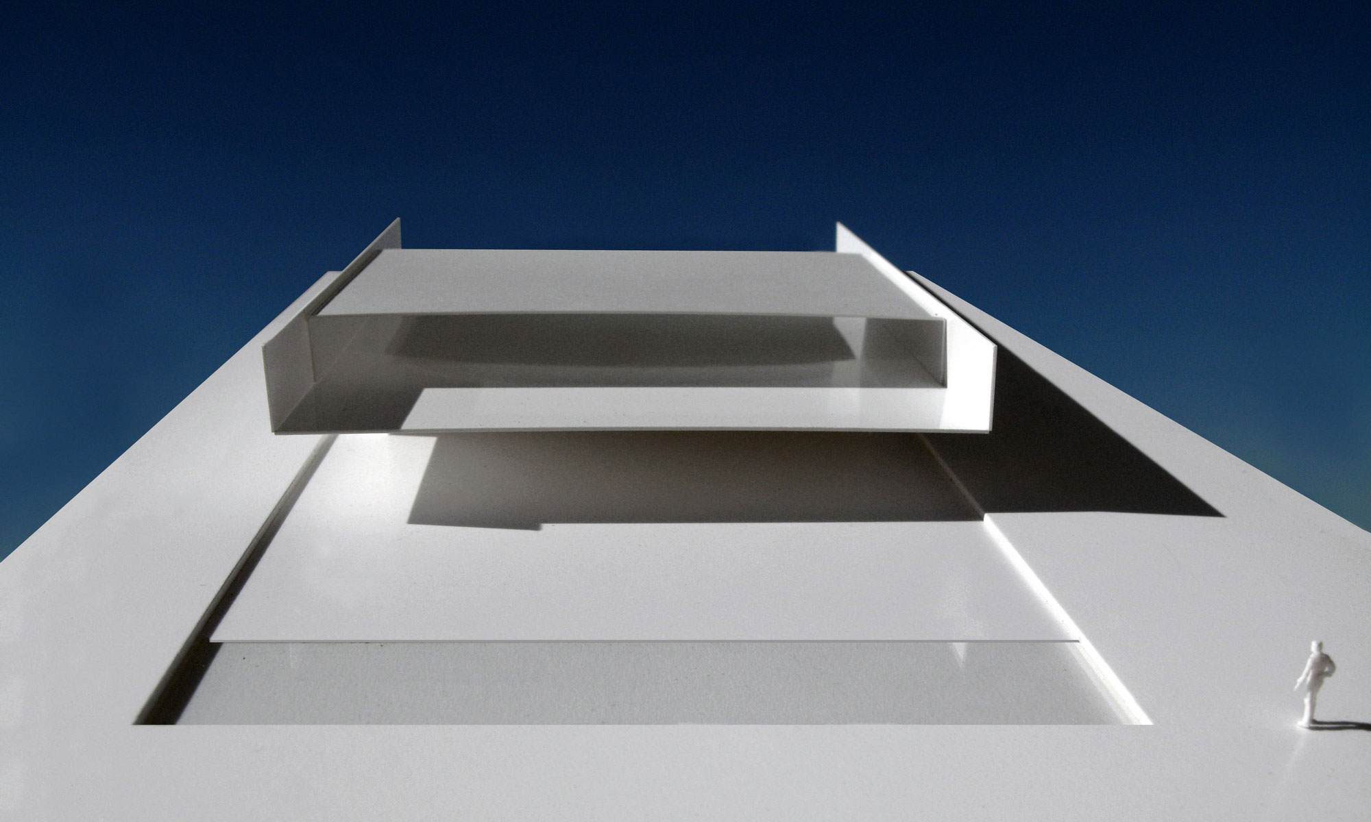 A Beautiful Contemporary House with Pool and Roof Terrace in Madrid, Spain by Fran Silvestre Arquitectos (33)