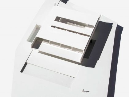 A Beautiful Contemporary House with Pool and Roof Terrace in Madrid, Spain by Fran Silvestre Arquitectos (37)