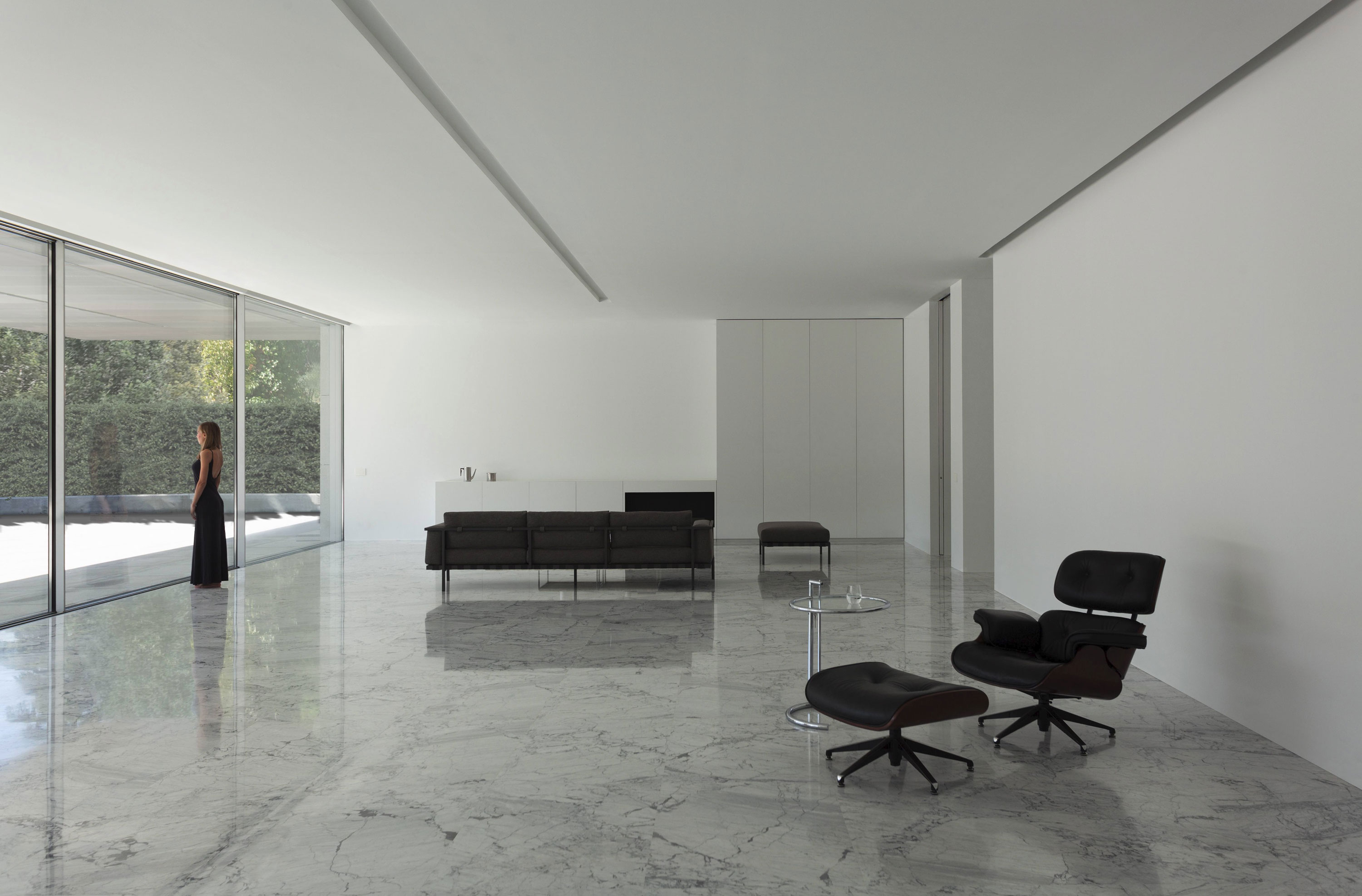 A Beautiful Contemporary House with Pool and Roof Terrace in Madrid, Spain by Fran Silvestre Arquitectos (4)