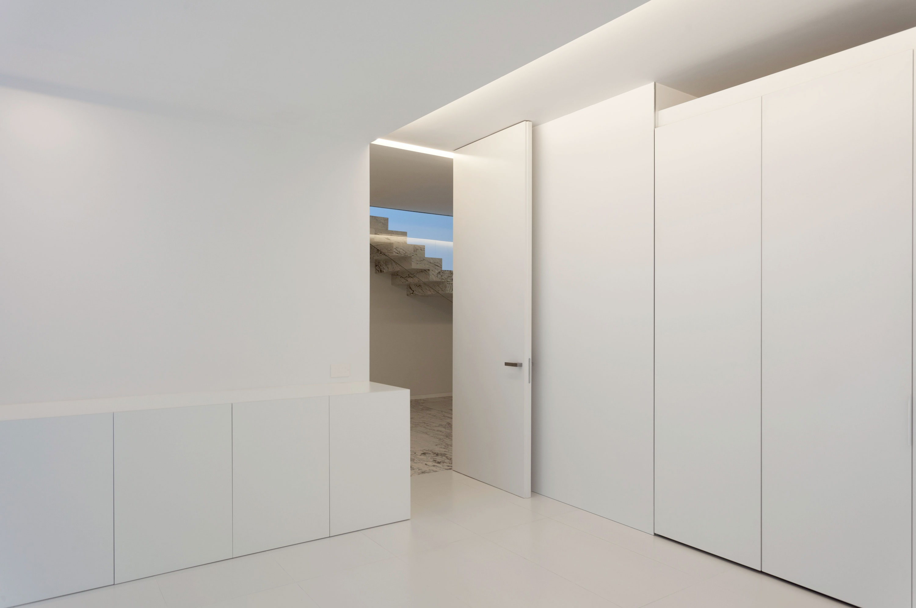 A Beautiful Contemporary House with Pool and Roof Terrace in Madrid, Spain by Fran Silvestre Arquitectos (5)
