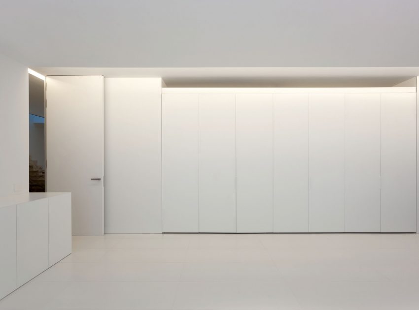 A Beautiful Contemporary House with Pool and Roof Terrace in Madrid, Spain by Fran Silvestre Arquitectos (6)