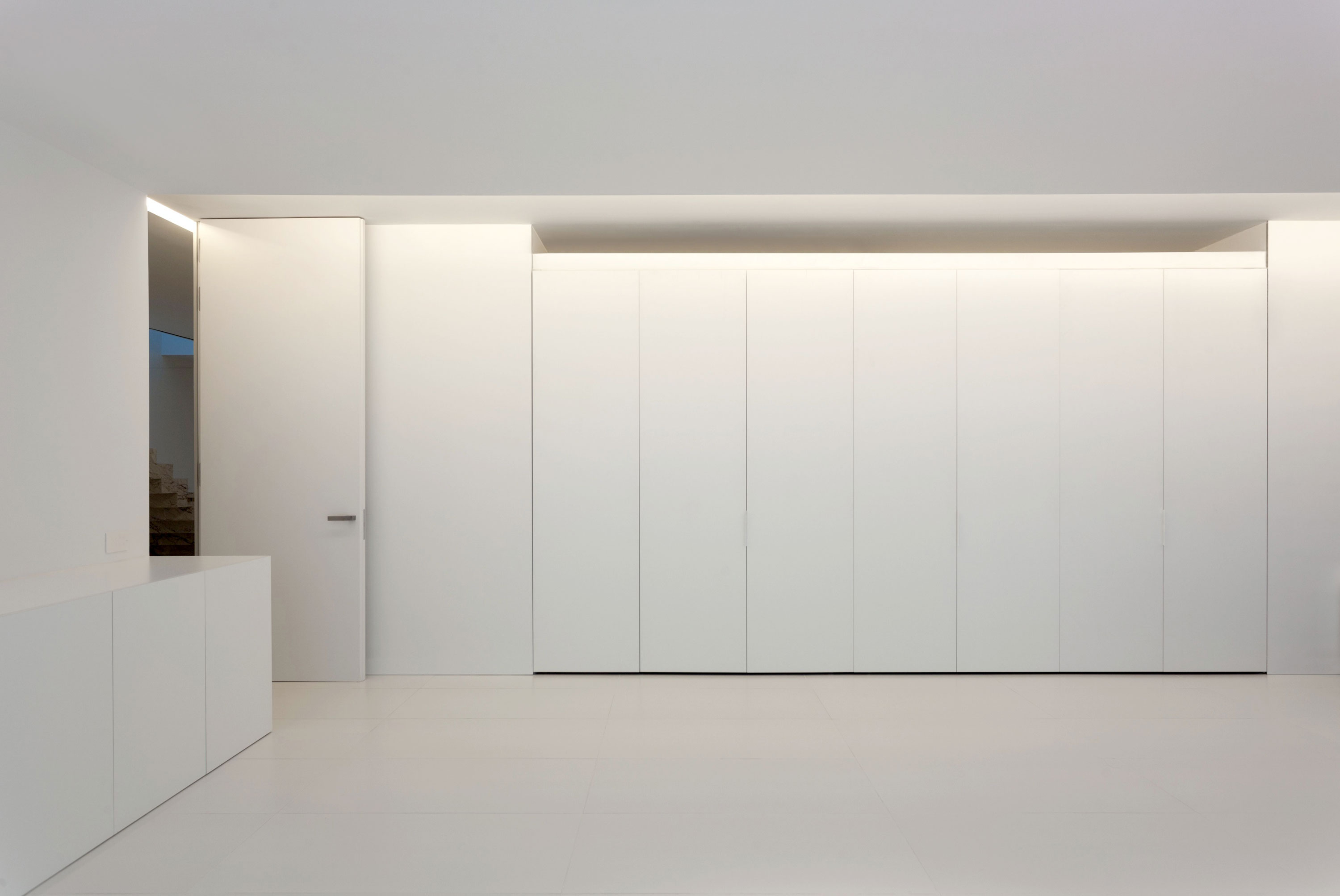 A Beautiful Contemporary House with Pool and Roof Terrace in Madrid, Spain by Fran Silvestre Arquitectos (6)