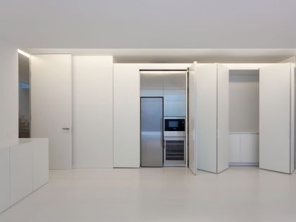 A Beautiful Contemporary House with Pool and Roof Terrace in Madrid, Spain by Fran Silvestre Arquitectos (7)