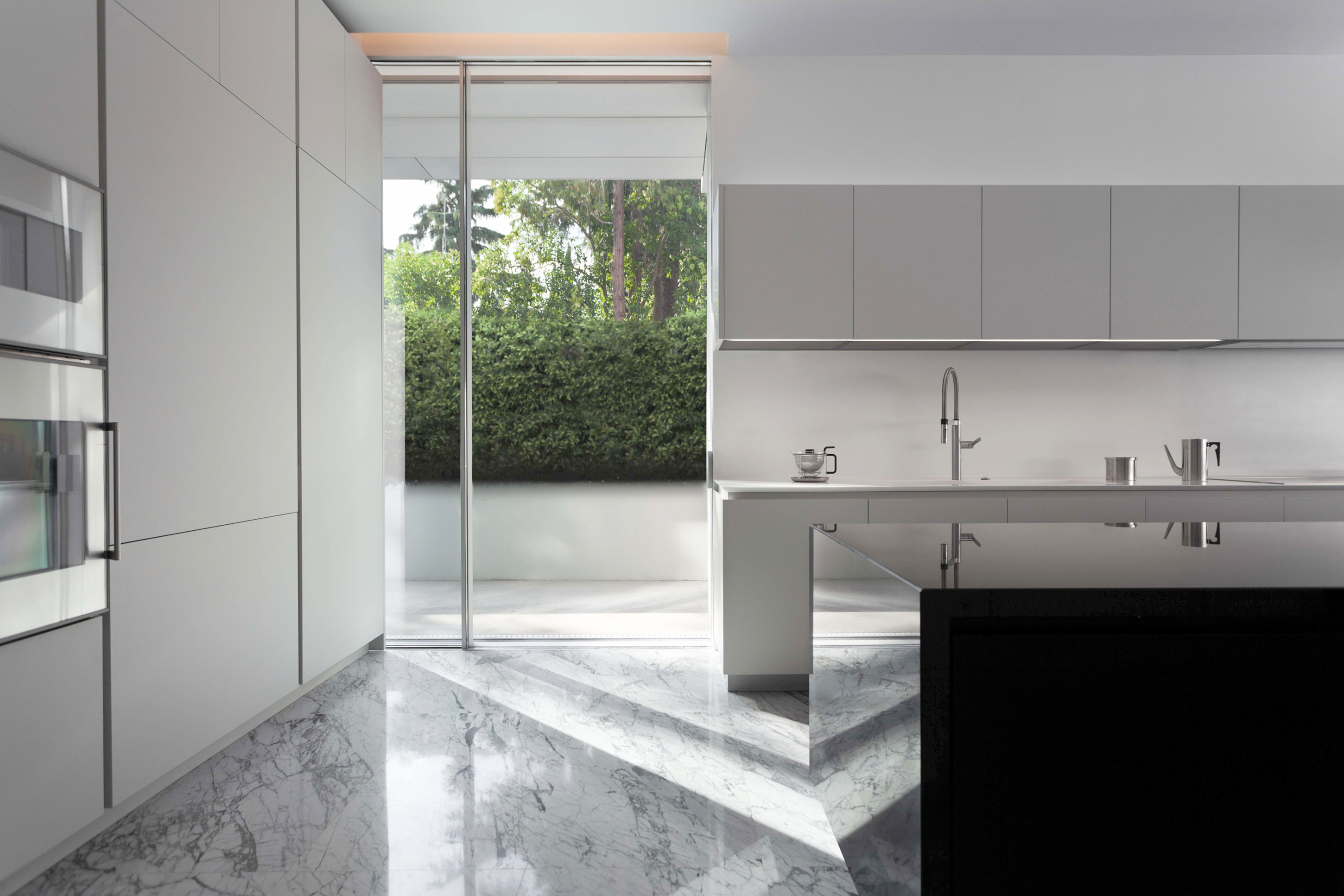 A Beautiful Contemporary House with Pool and Roof Terrace in Madrid, Spain by Fran Silvestre Arquitectos (8)