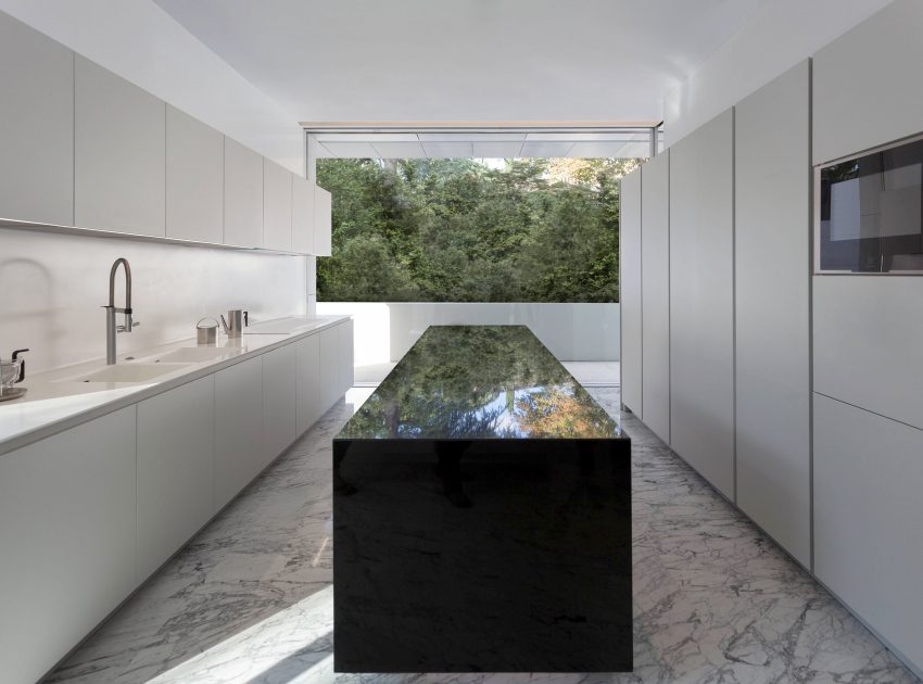 A Beautiful Contemporary House with Pool and Roof Terrace in Madrid, Spain by Fran Silvestre Arquitectos (9)