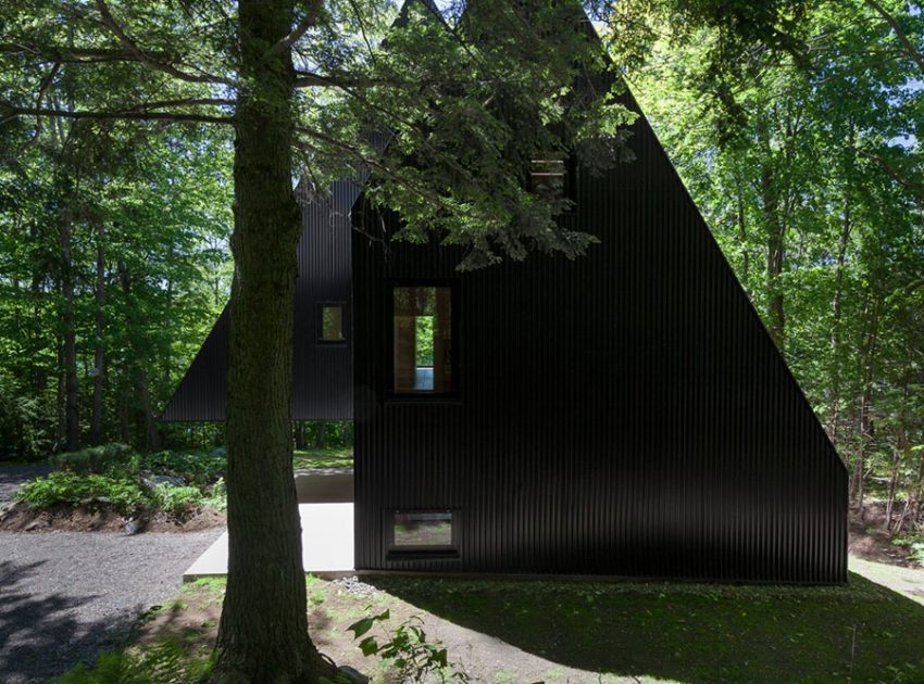 A Beautiful Family Home Nestled in the Woods of Quebec by Jean Verville architecte (2)