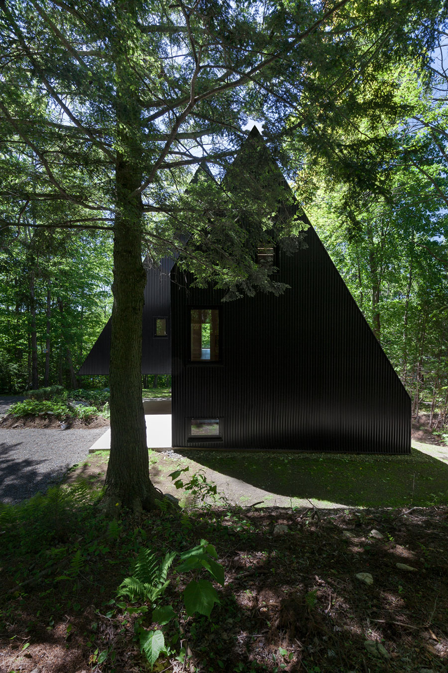 A Beautiful Family Home Nestled in the Woods of Quebec by Jean Verville architecte (2)