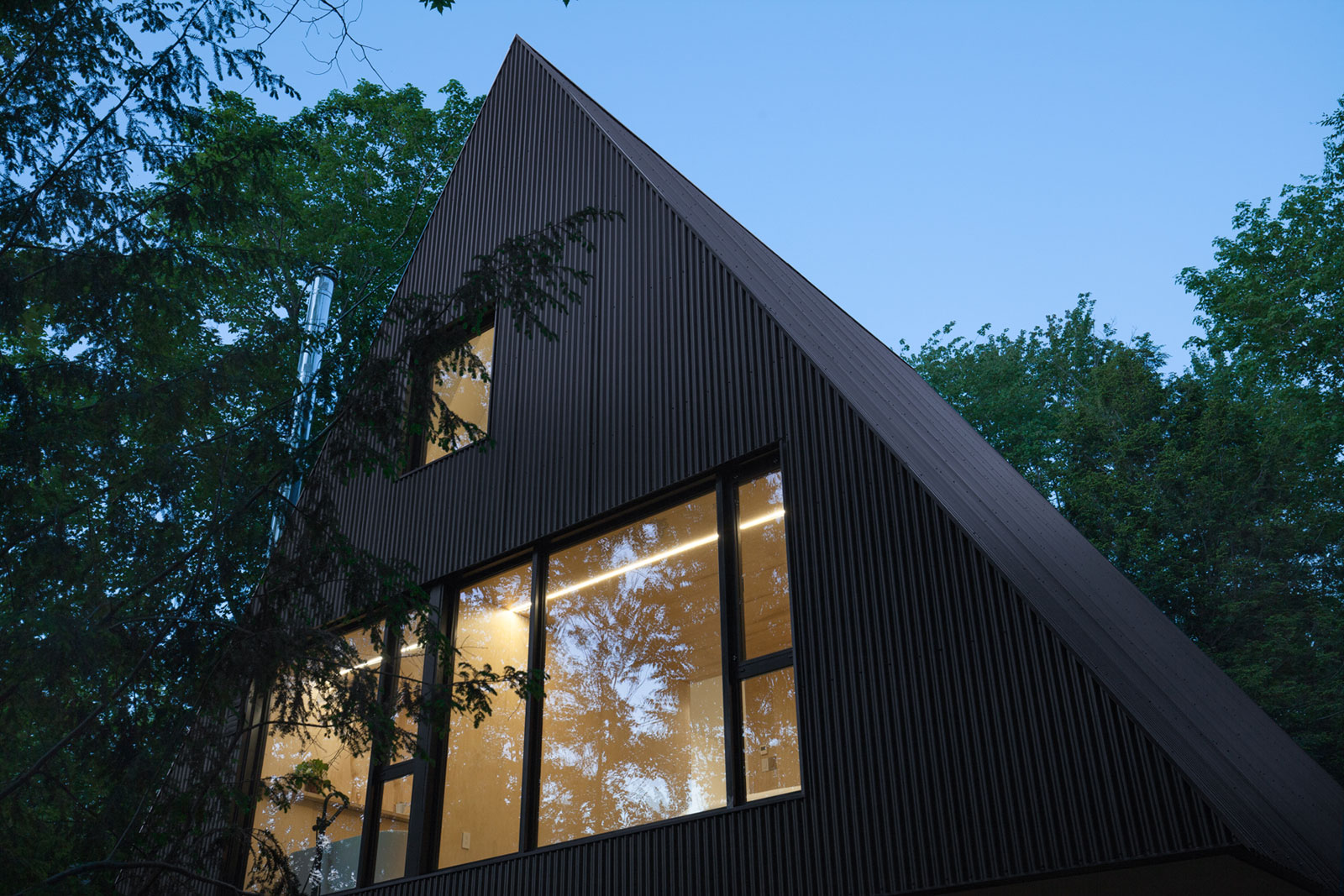 A Beautiful Family Home Nestled in the Woods of Quebec by Jean Verville architecte (21)