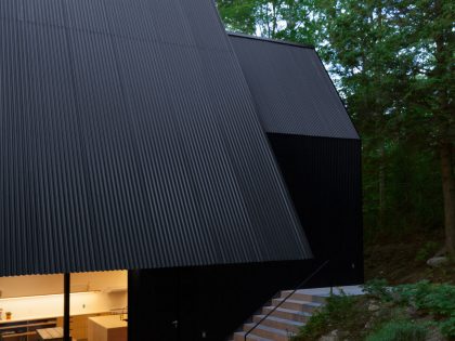 A Beautiful Family Home Nestled in the Woods of Quebec by Jean Verville architecte (23)