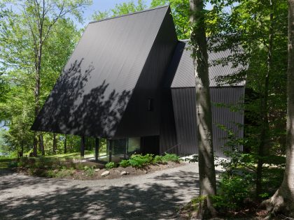 A Beautiful Family Home Nestled in the Woods of Quebec by Jean Verville architecte (4)