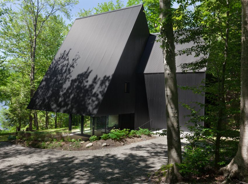 A Beautiful Family Home Nestled in the Woods of Quebec by Jean Verville architecte (4)