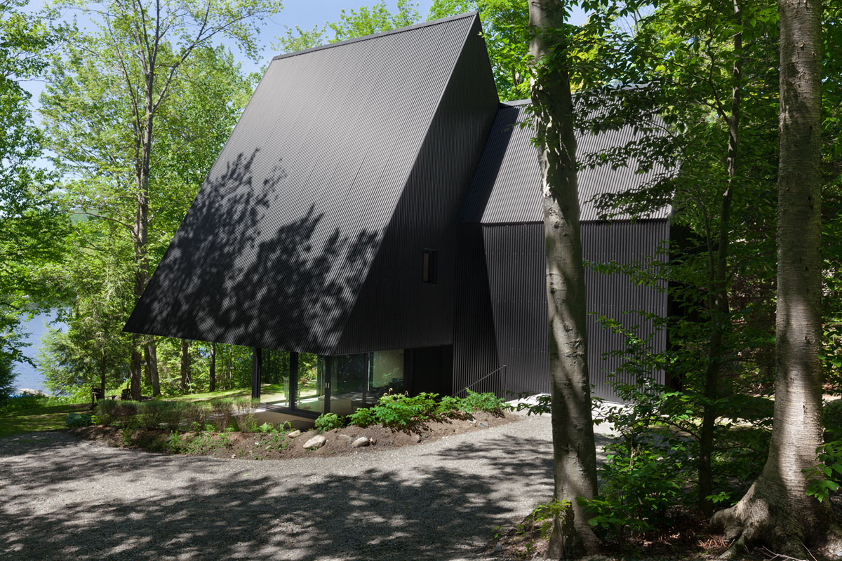 A Beautiful Family Home Nestled in the Woods of Quebec by Jean Verville architecte (4)