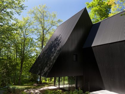 A Beautiful Family Home Nestled in the Woods of Quebec by Jean Verville architecte (5)