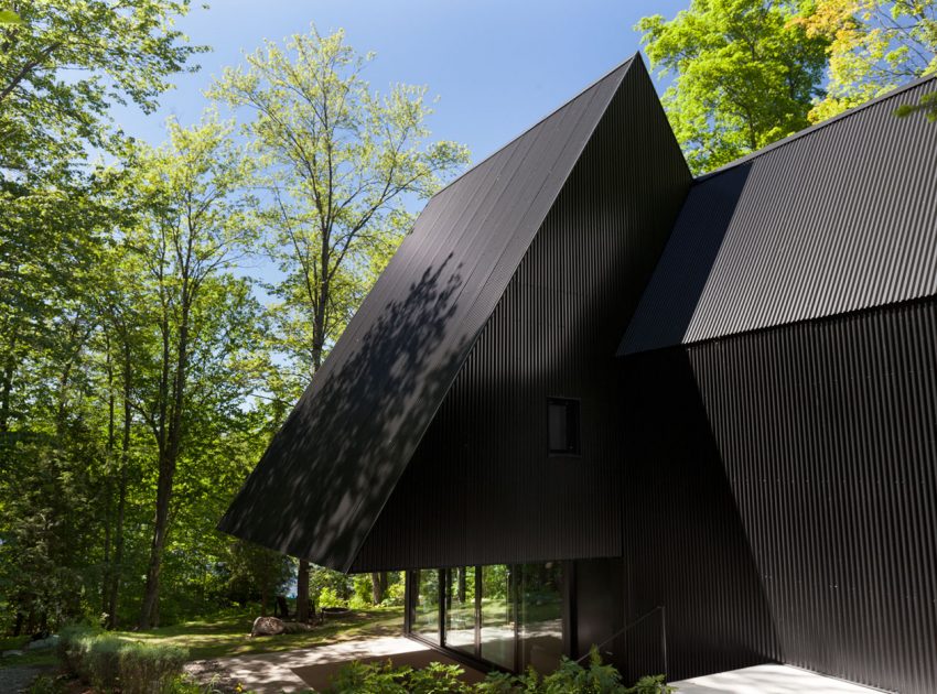 A Beautiful Family Home Nestled in the Woods of Quebec by Jean Verville architecte (5)