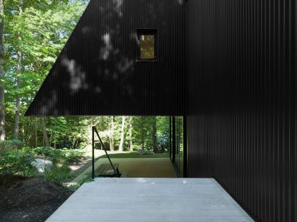 A Beautiful Family Home Nestled in the Woods of Quebec by Jean Verville architecte (6)