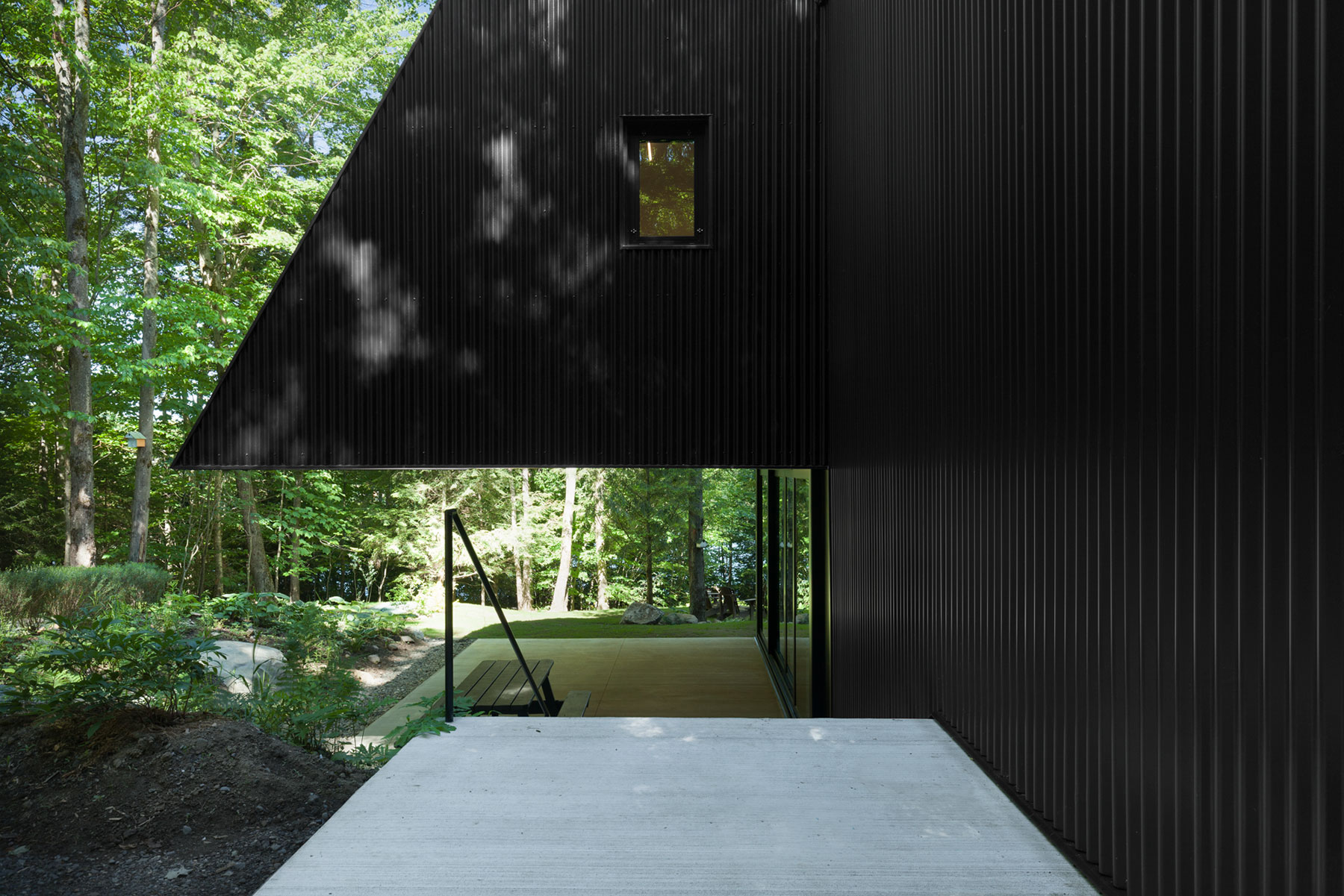 A Beautiful Family Home Nestled in the Woods of Quebec by Jean Verville architecte (6)