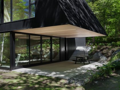 A Beautiful Family Home Nestled in the Woods of Quebec by Jean Verville architecte (7)