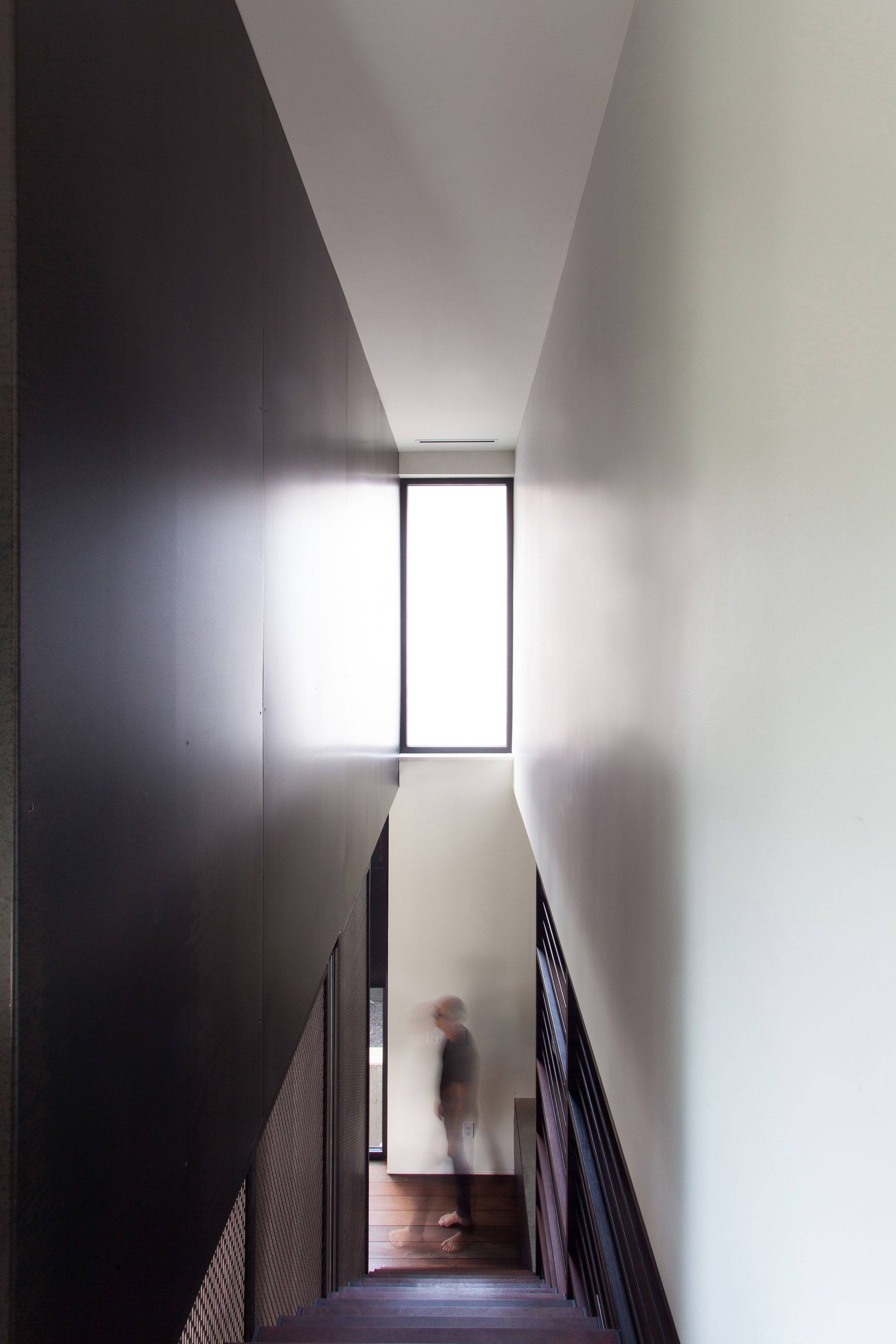 A Beautiful Mid-Century Modern Home in the Garden City of Ville Mont-Royal, Montréal by YH2 Architecture (12)