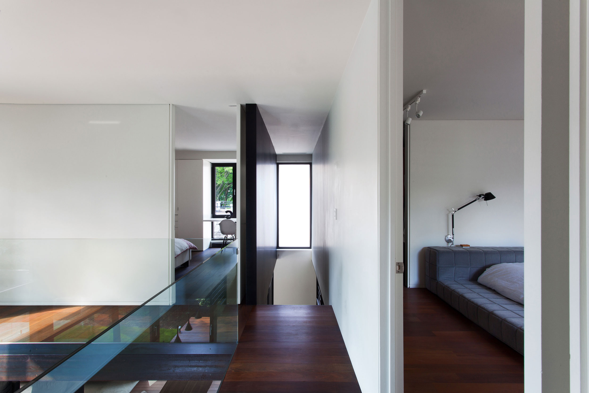 A Beautiful Mid-Century Modern Home in the Garden City of Ville Mont-Royal, Montréal by YH2 Architecture (13)