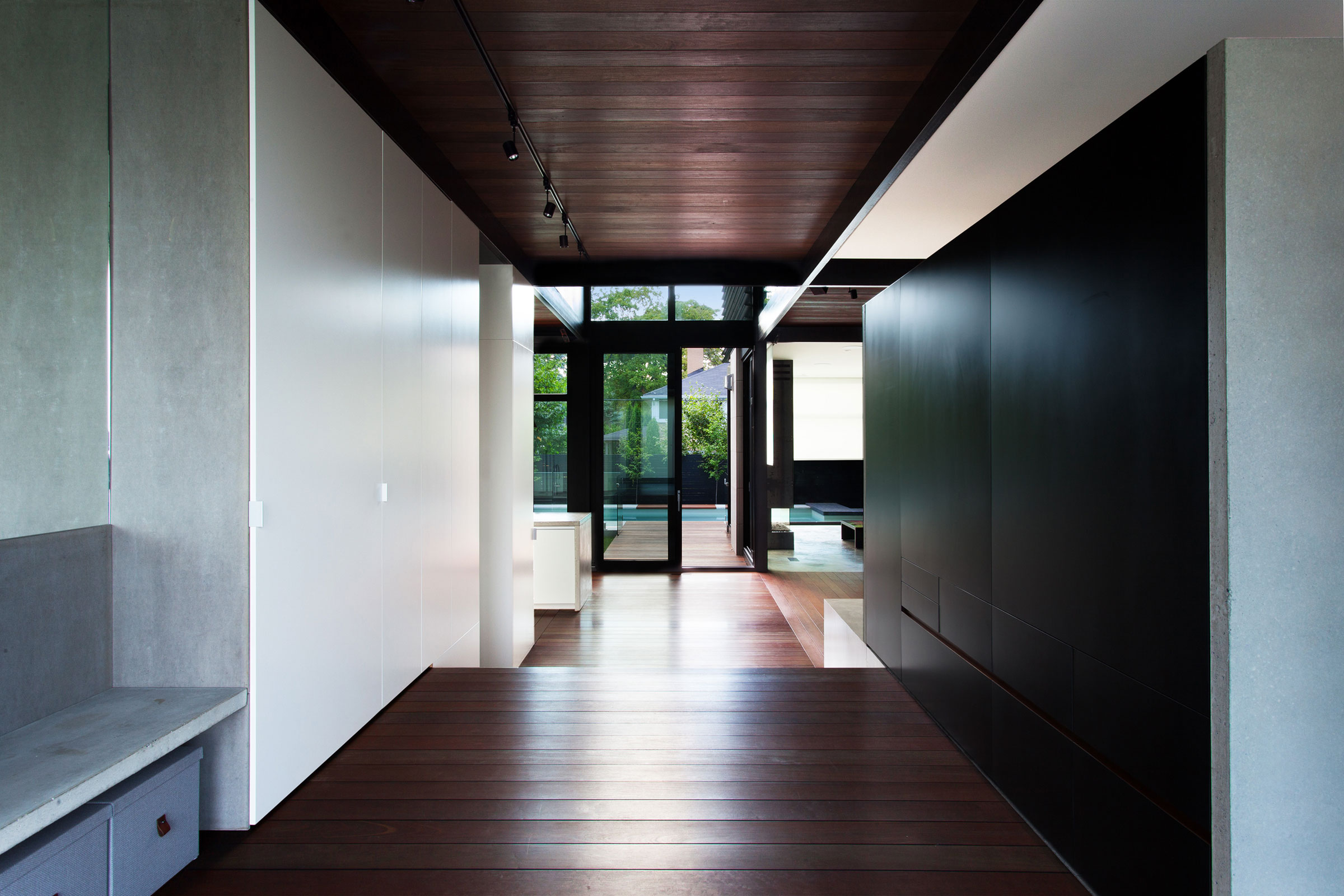 A Beautiful Mid-Century Modern Home in the Garden City of Ville Mont-Royal, Montréal by YH2 Architecture (3)