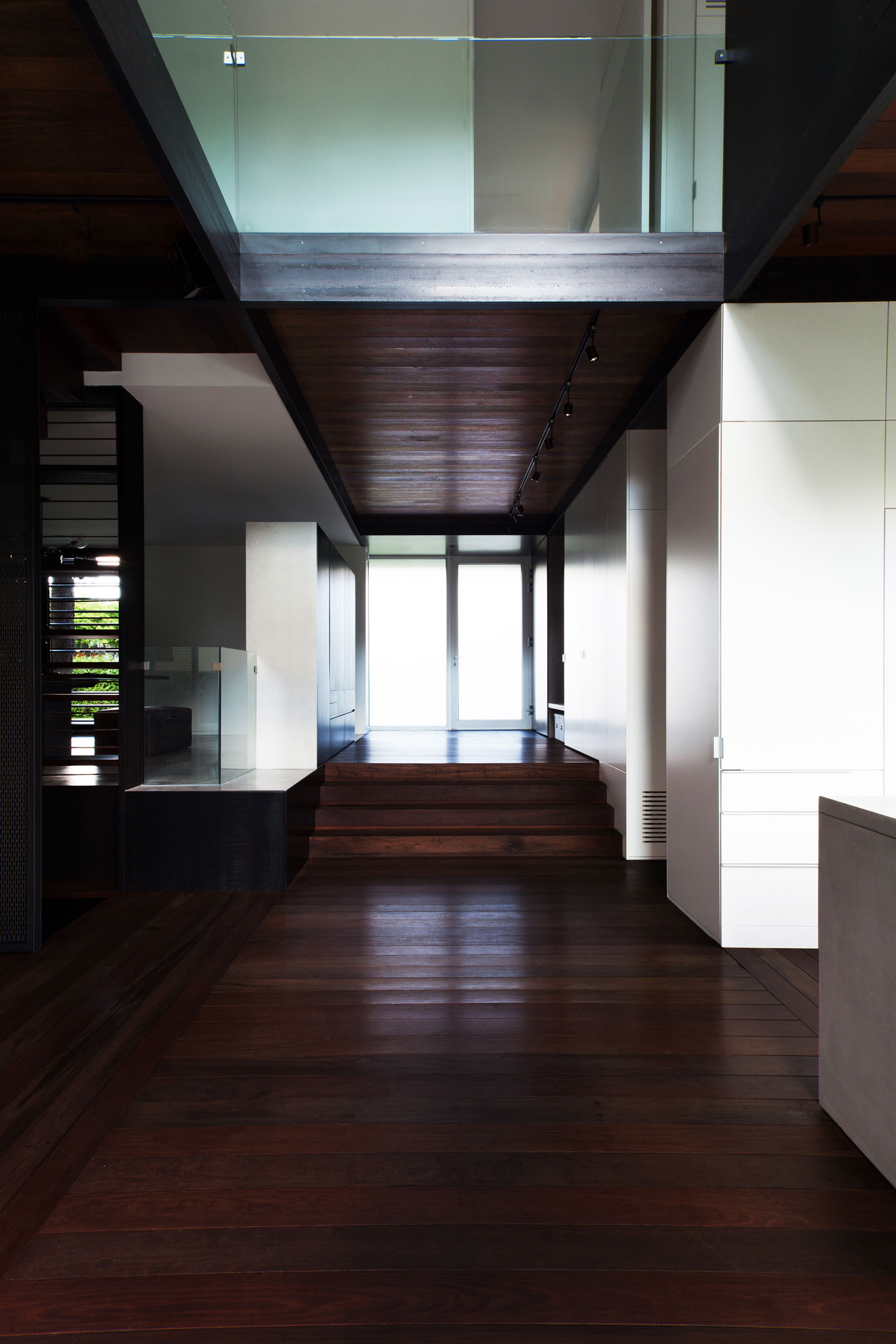 A Beautiful Mid-Century Modern Home in the Garden City of Ville Mont-Royal, Montréal by YH2 Architecture (4)