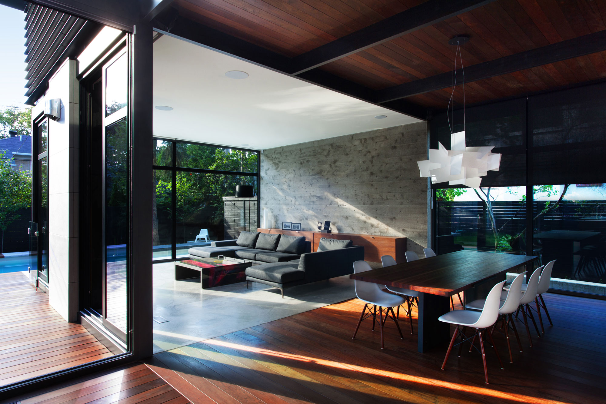 A Beautiful Mid-Century Modern Home in the Garden City of Ville Mont-Royal, Montréal by YH2 Architecture (6)