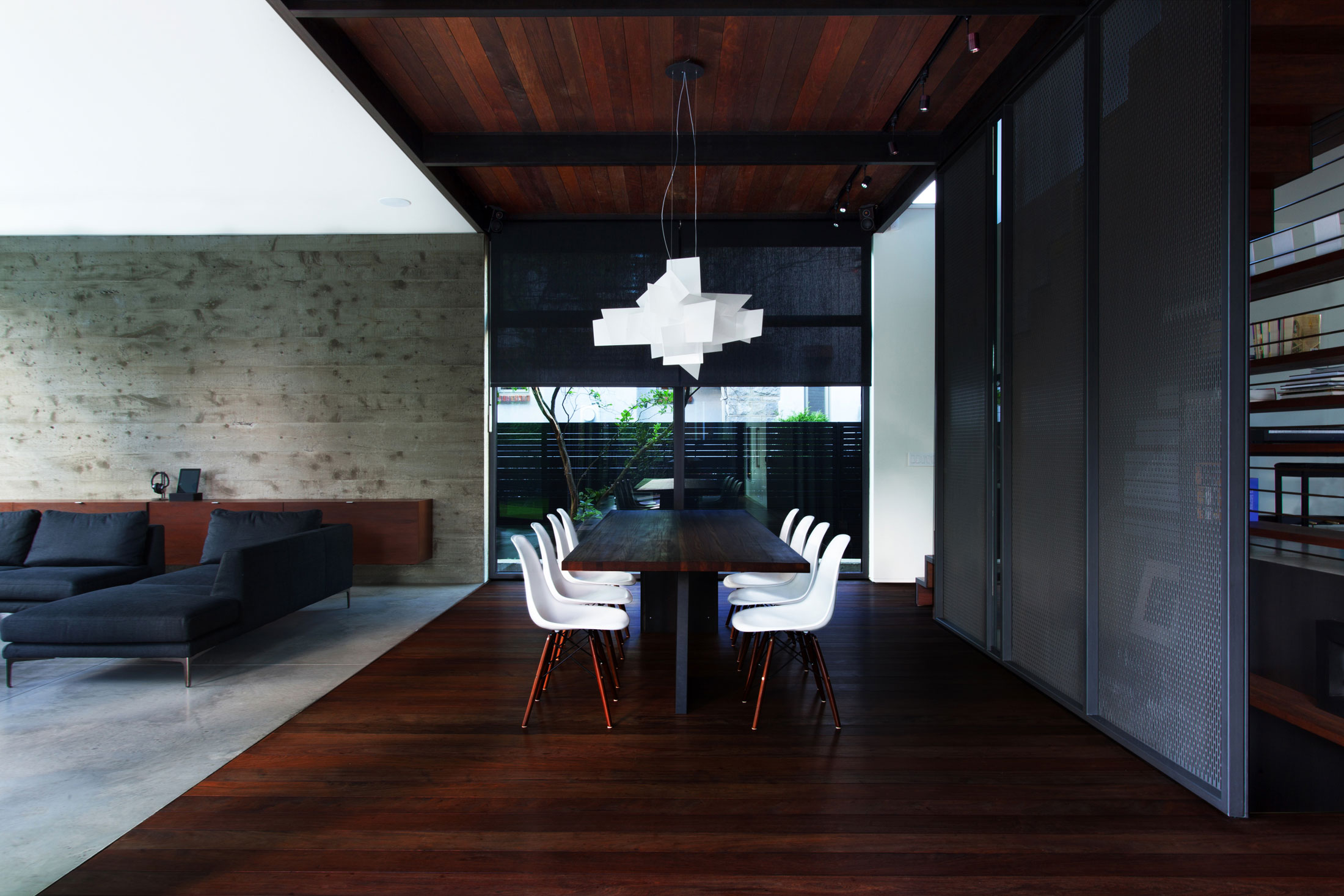 A Beautiful Mid-Century Modern Home in the Garden City of Ville Mont-Royal, Montréal by YH2 Architecture (8)