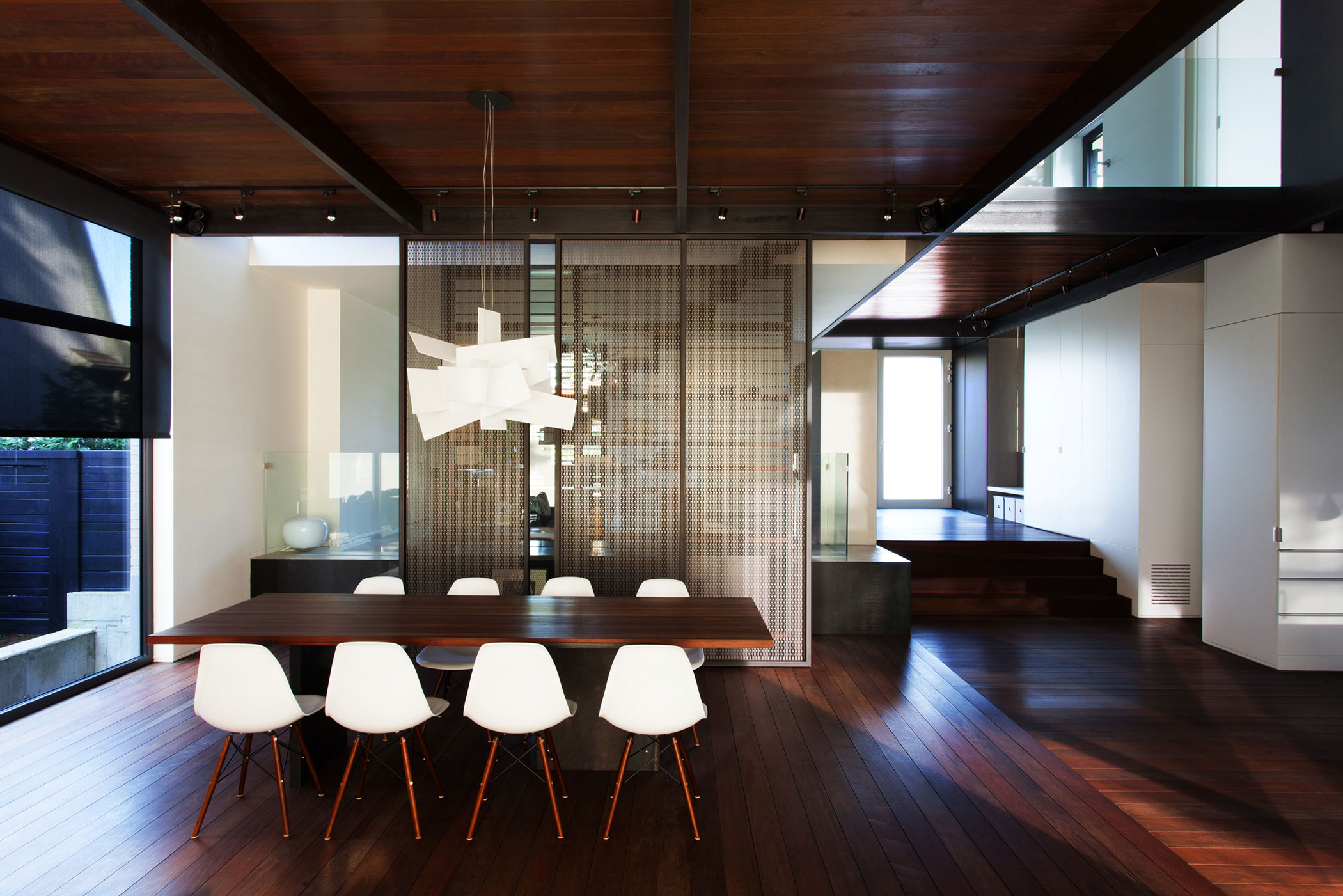 A Beautiful Mid-Century Modern Home in the Garden City of Ville Mont-Royal, Montréal by YH2 Architecture (9)