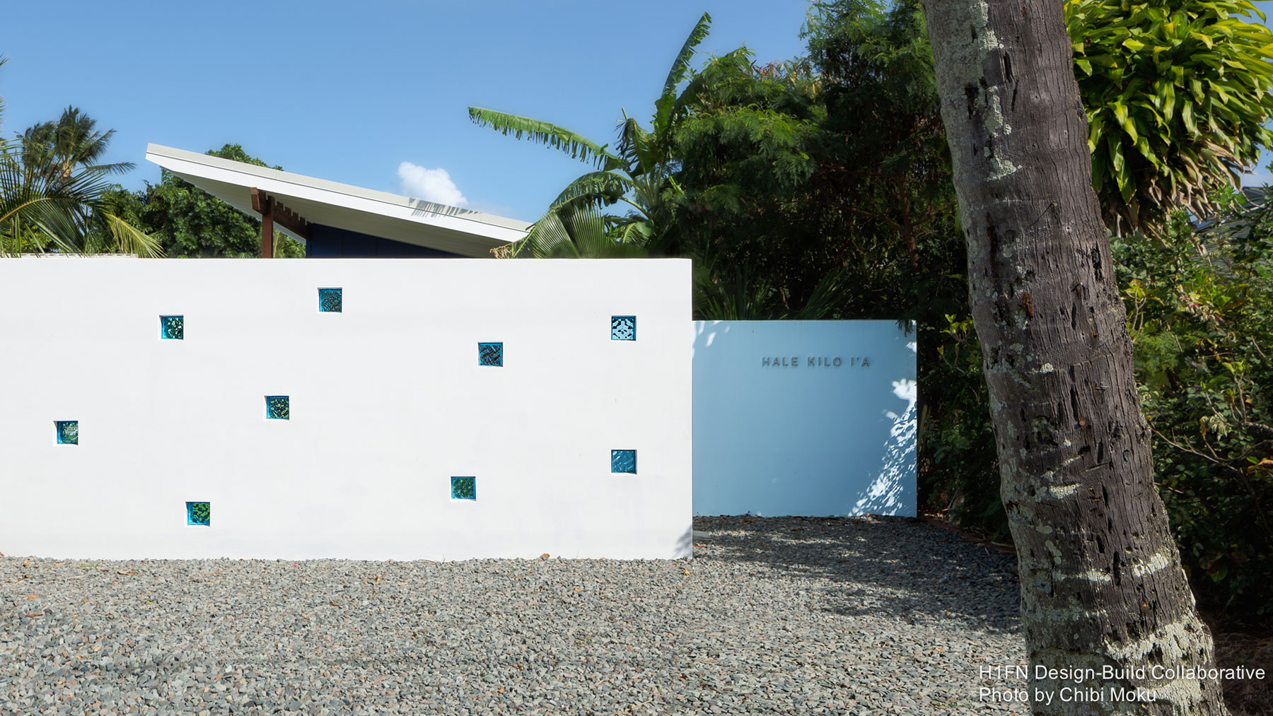 A Beautiful Modern Beach House with a Unique Twist in Kailua, Hawaii by H1+FN Design Build Collaborative (1)