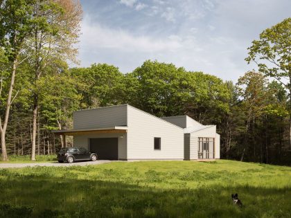 A Breathtaking Contemporary Home Nestled on a Bluff Overlooking the Cousins River in Maine by GO Logic (1)