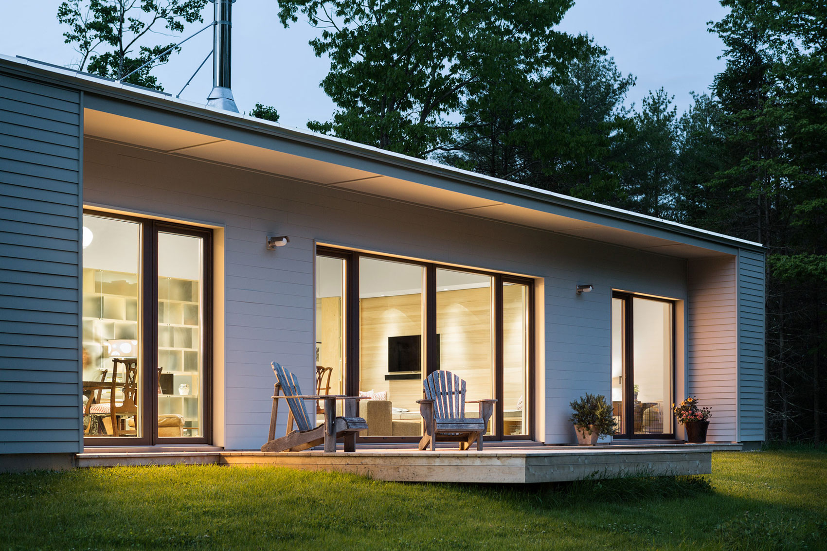 A Breathtaking Contemporary Home Nestled on a Bluff Overlooking the Cousins River in Maine by GO Logic (11)