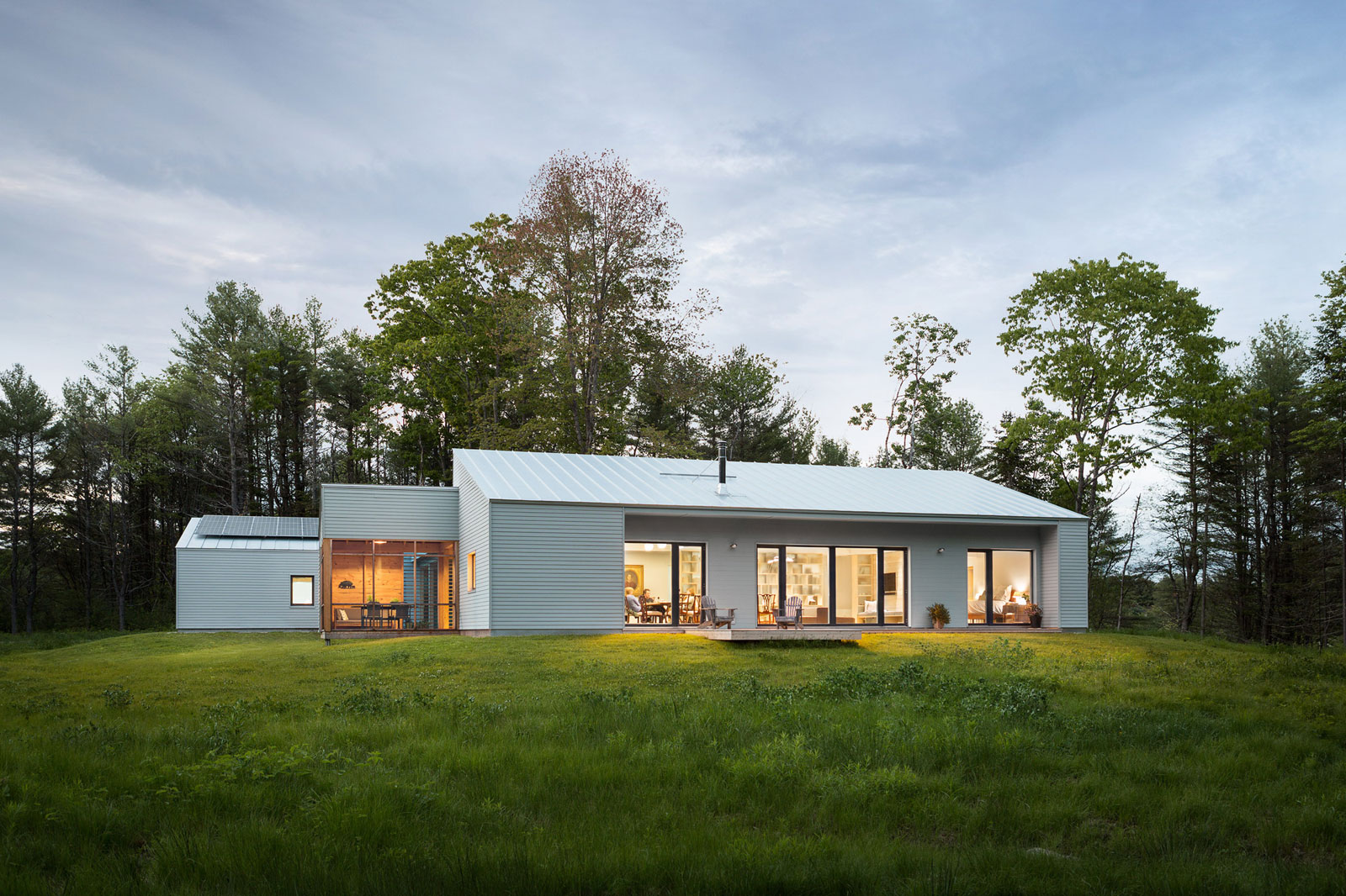 A Breathtaking Contemporary Home Nestled on a Bluff Overlooking the Cousins River in Maine by GO Logic (14)