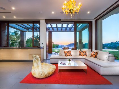 A Breathtaking Contemporary Home with Stylish Interiors in Beverly Hills, California by Gabbay Architects (11)