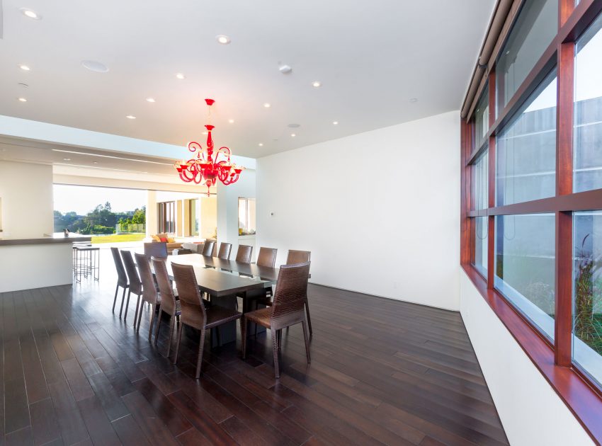 A Breathtaking Contemporary Home with Stylish Interiors in Beverly Hills, California by Gabbay Architects (14)