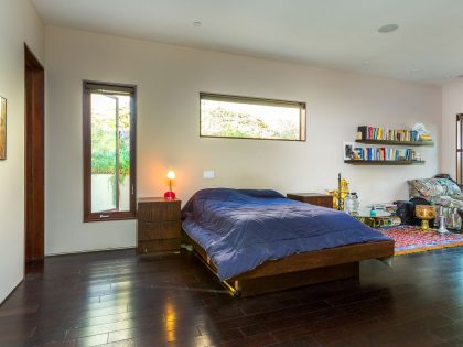 A Breathtaking Contemporary Home with Stylish Interiors in Beverly Hills, California by Gabbay Architects (18)