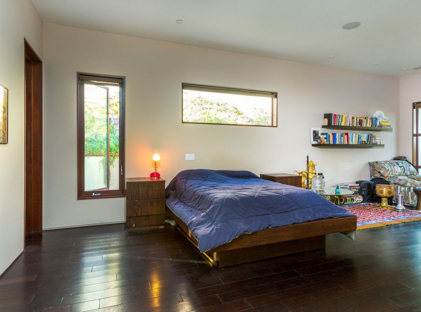 A Breathtaking Contemporary Home with Stylish Interiors in Beverly Hills, California by Gabbay Architects (18)