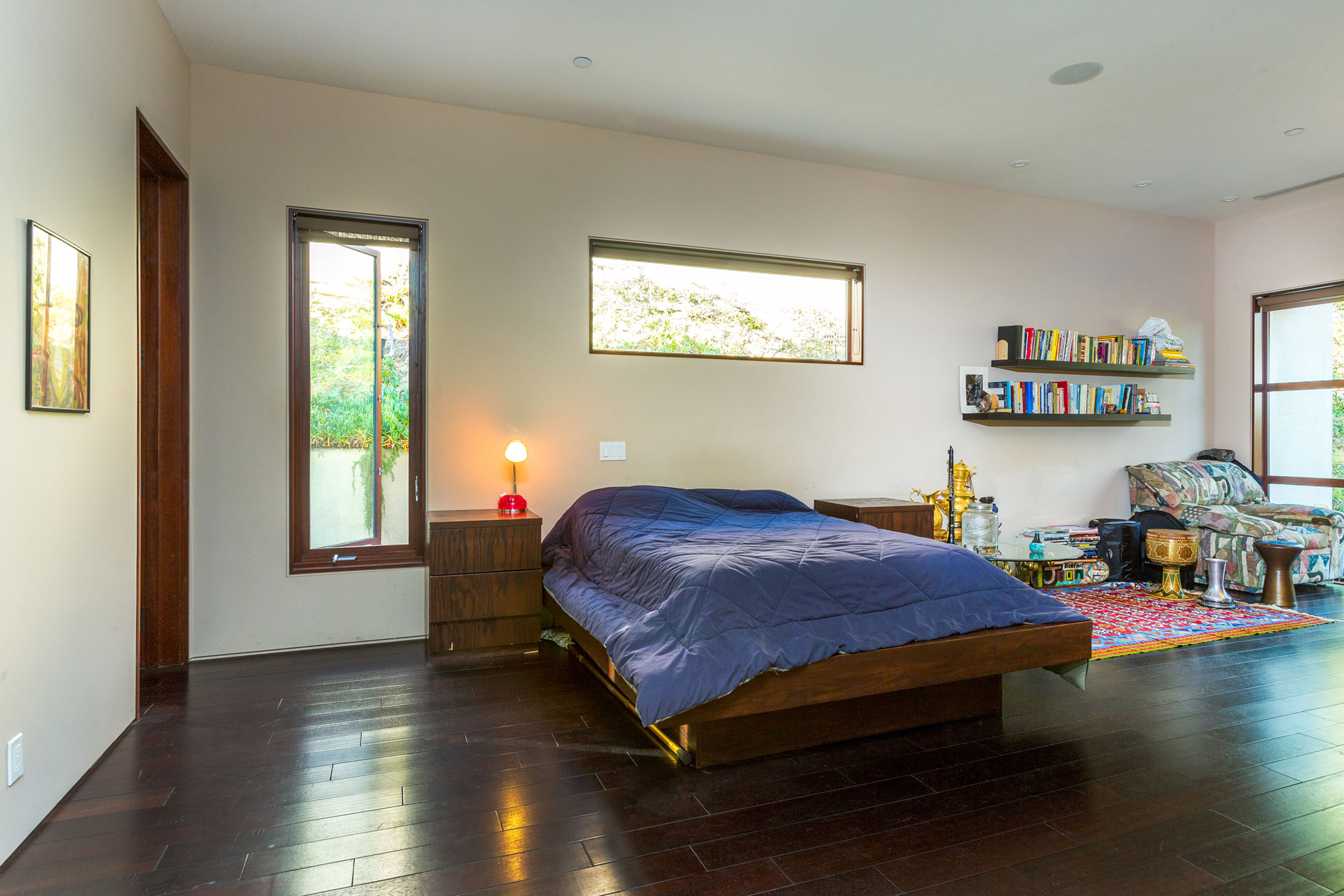 A Breathtaking Contemporary Home with Stylish Interiors in Beverly Hills, California by Gabbay Architects (18)