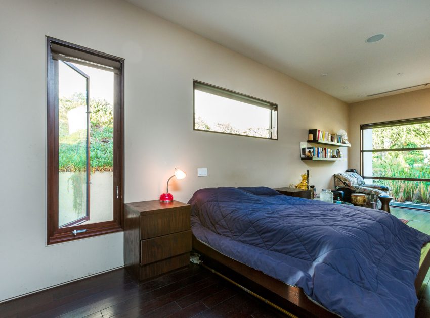 A Breathtaking Contemporary Home with Stylish Interiors in Beverly Hills, California by Gabbay Architects (19)