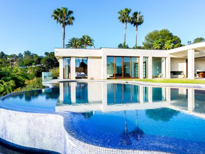 A Breathtaking Contemporary Home with Stylish Interiors in Beverly Hills, California by Gabbay Architects (2)
