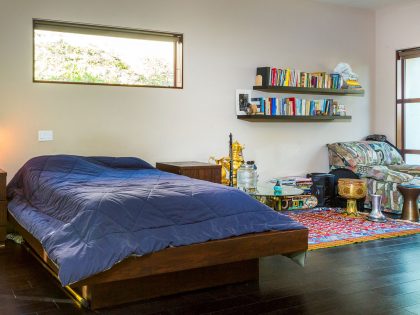 A Breathtaking Contemporary Home with Stylish Interiors in Beverly Hills, California by Gabbay Architects (20)