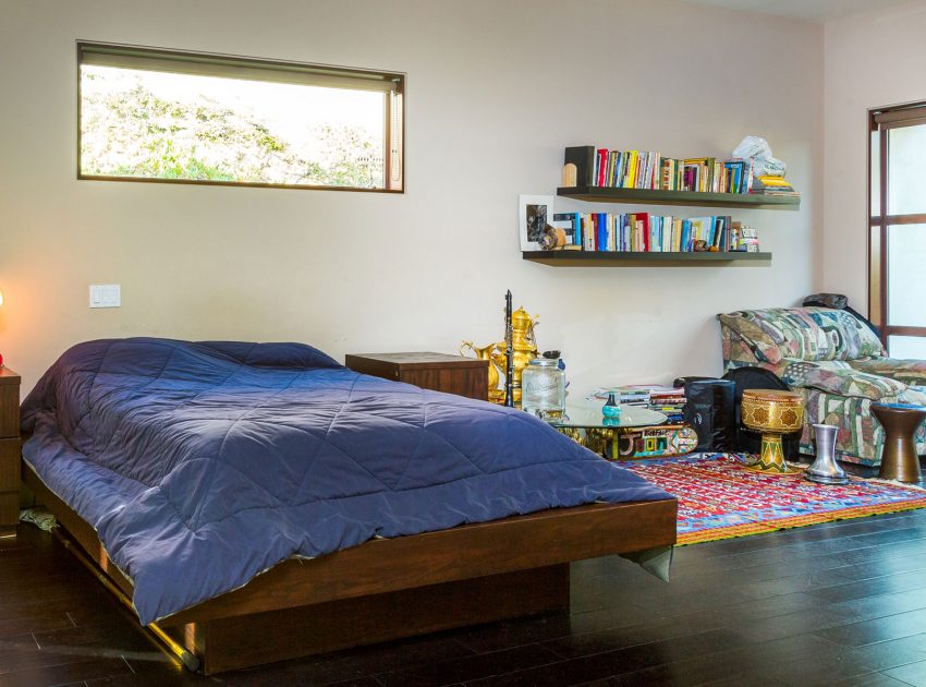 A Breathtaking Contemporary Home with Stylish Interiors in Beverly Hills, California by Gabbay Architects (20)