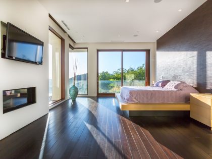 A Breathtaking Contemporary Home with Stylish Interiors in Beverly Hills, California by Gabbay Architects (21)