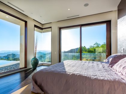 A Breathtaking Contemporary Home with Stylish Interiors in Beverly Hills, California by Gabbay Architects (22)