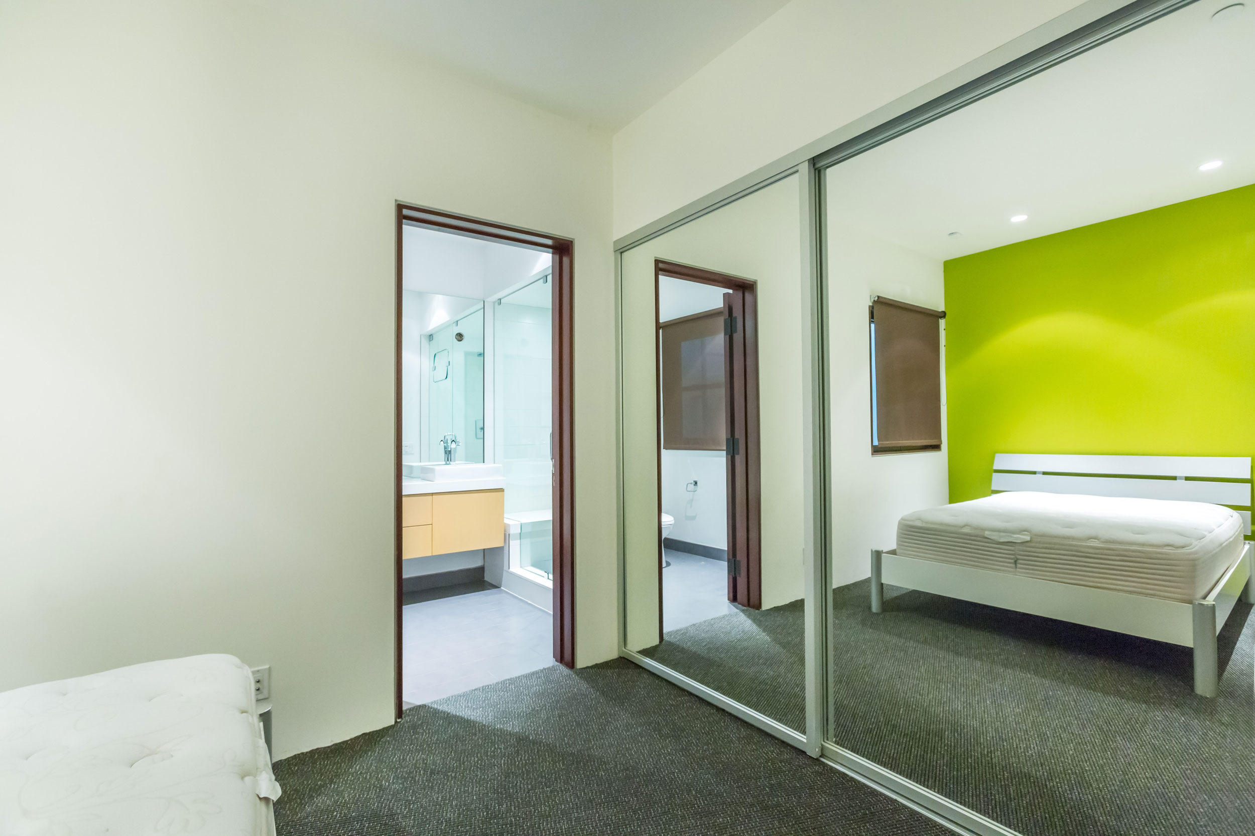 A Breathtaking Contemporary Home with Stylish Interiors in Beverly Hills, California by Gabbay Architects (25)