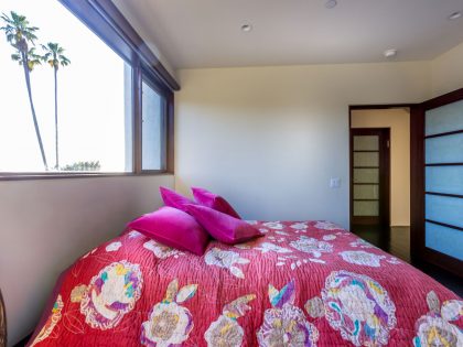 A Breathtaking Contemporary Home with Stylish Interiors in Beverly Hills, California by Gabbay Architects (27)