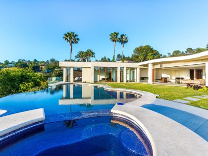 A Breathtaking Contemporary Home with Stylish Interiors in Beverly Hills, California by Gabbay Architects (3)