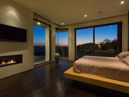 A Breathtaking Contemporary Home with Stylish Interiors in Beverly Hills, California by Gabbay Architects (35)